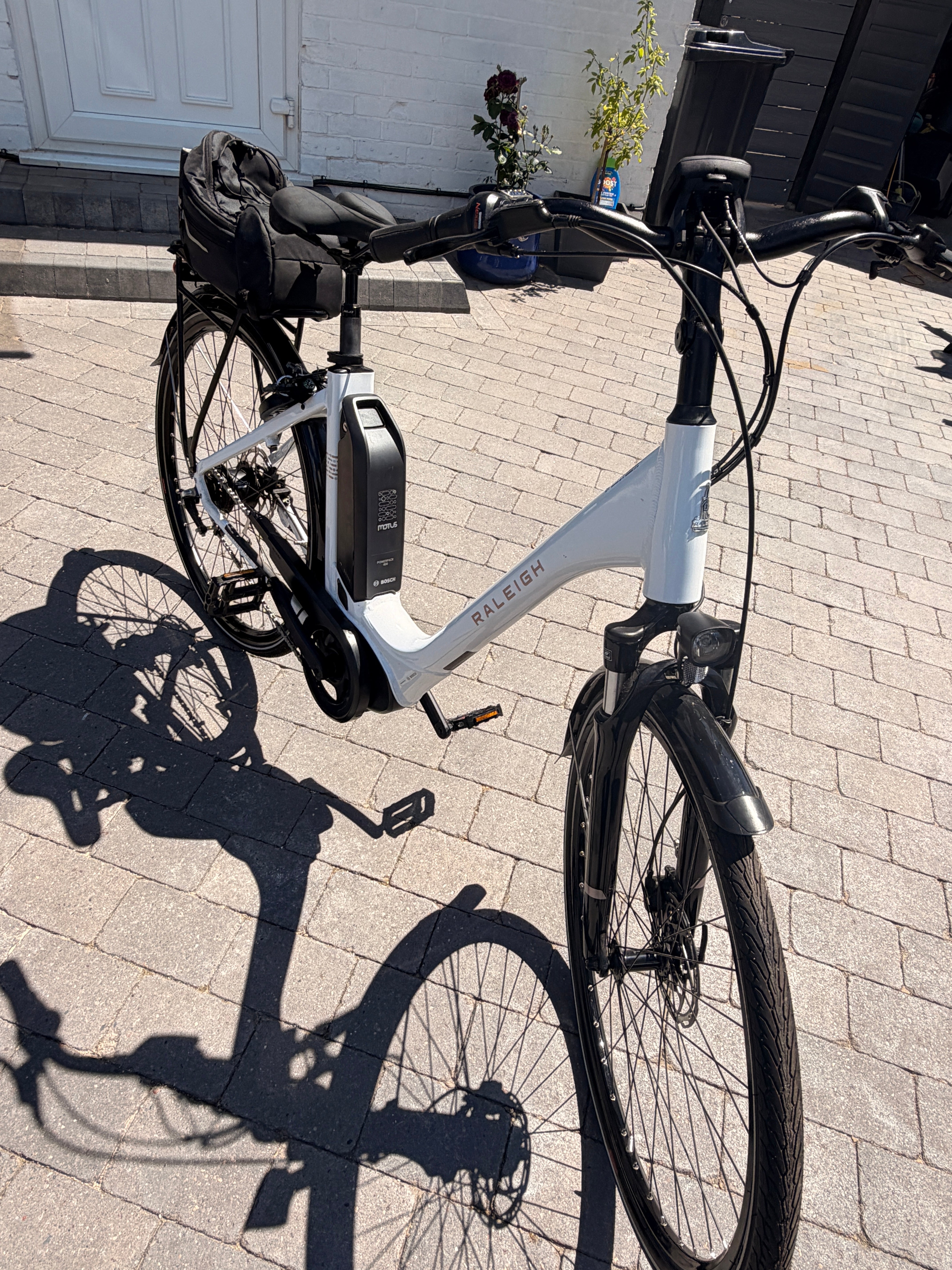 Raleigh Motus Tour Hub (2020)