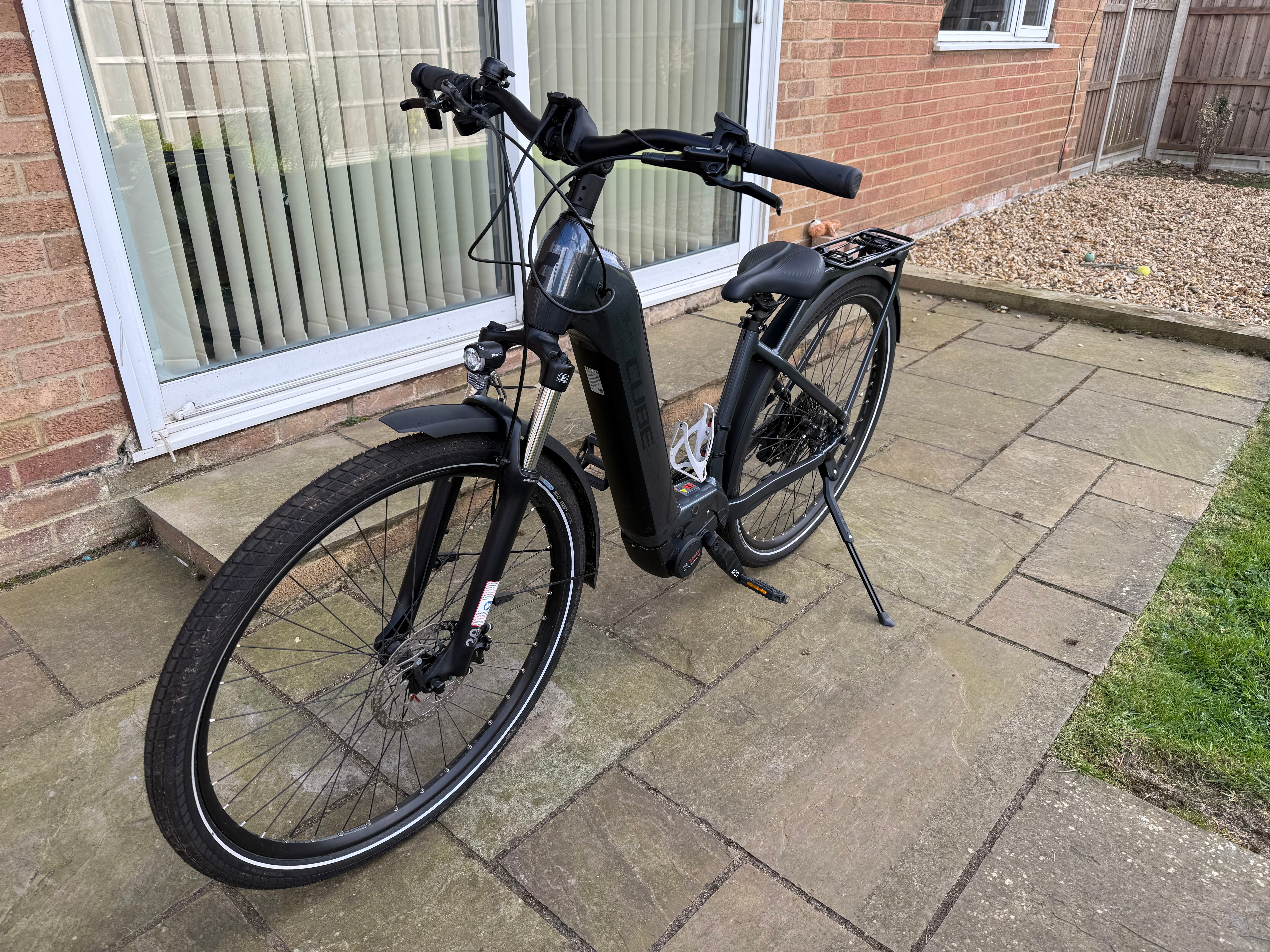 Cube Touring Hybrid Pro 625 (2022)
