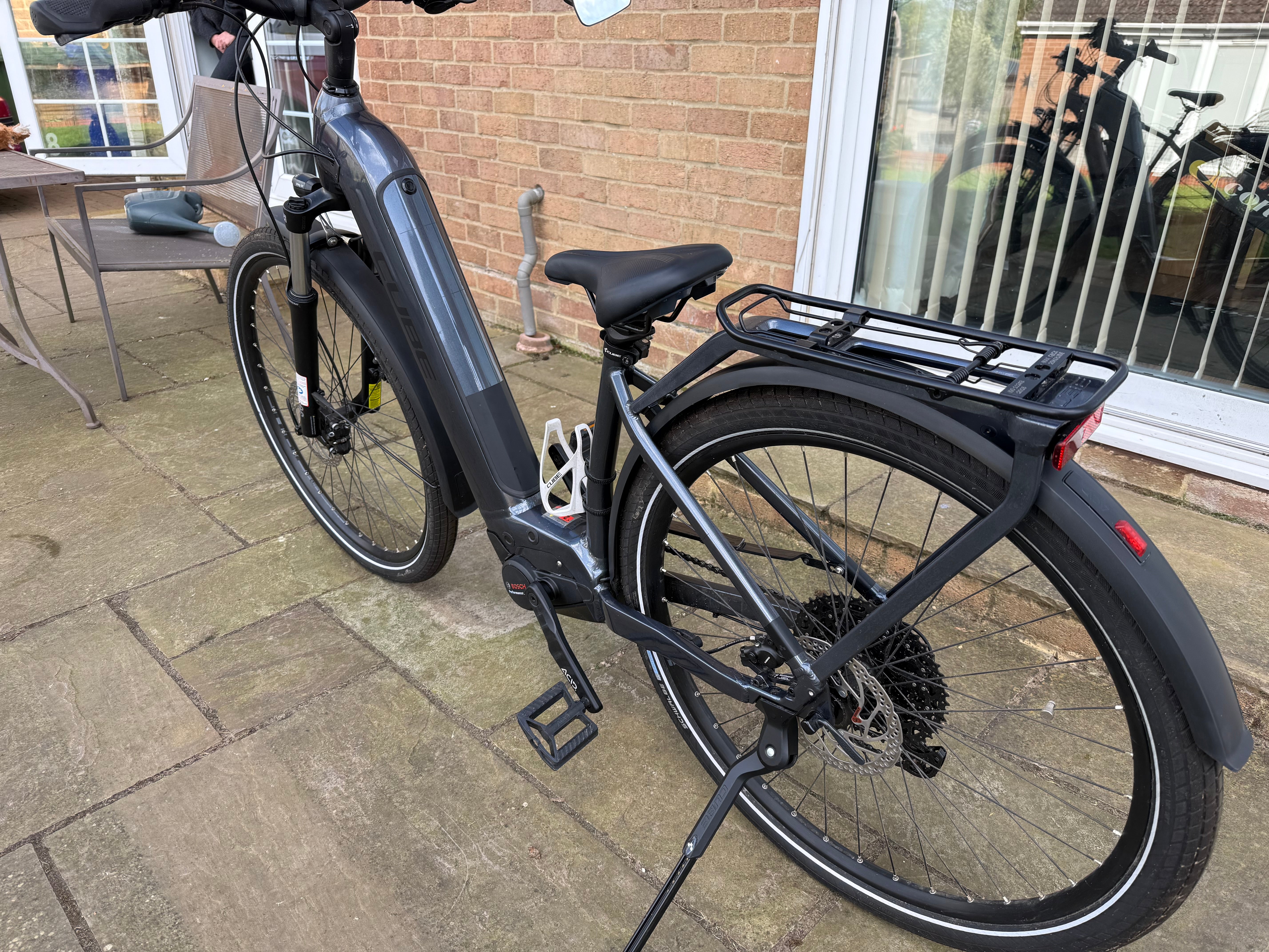 Cube Touring Hybrid Pro 625 (2022)