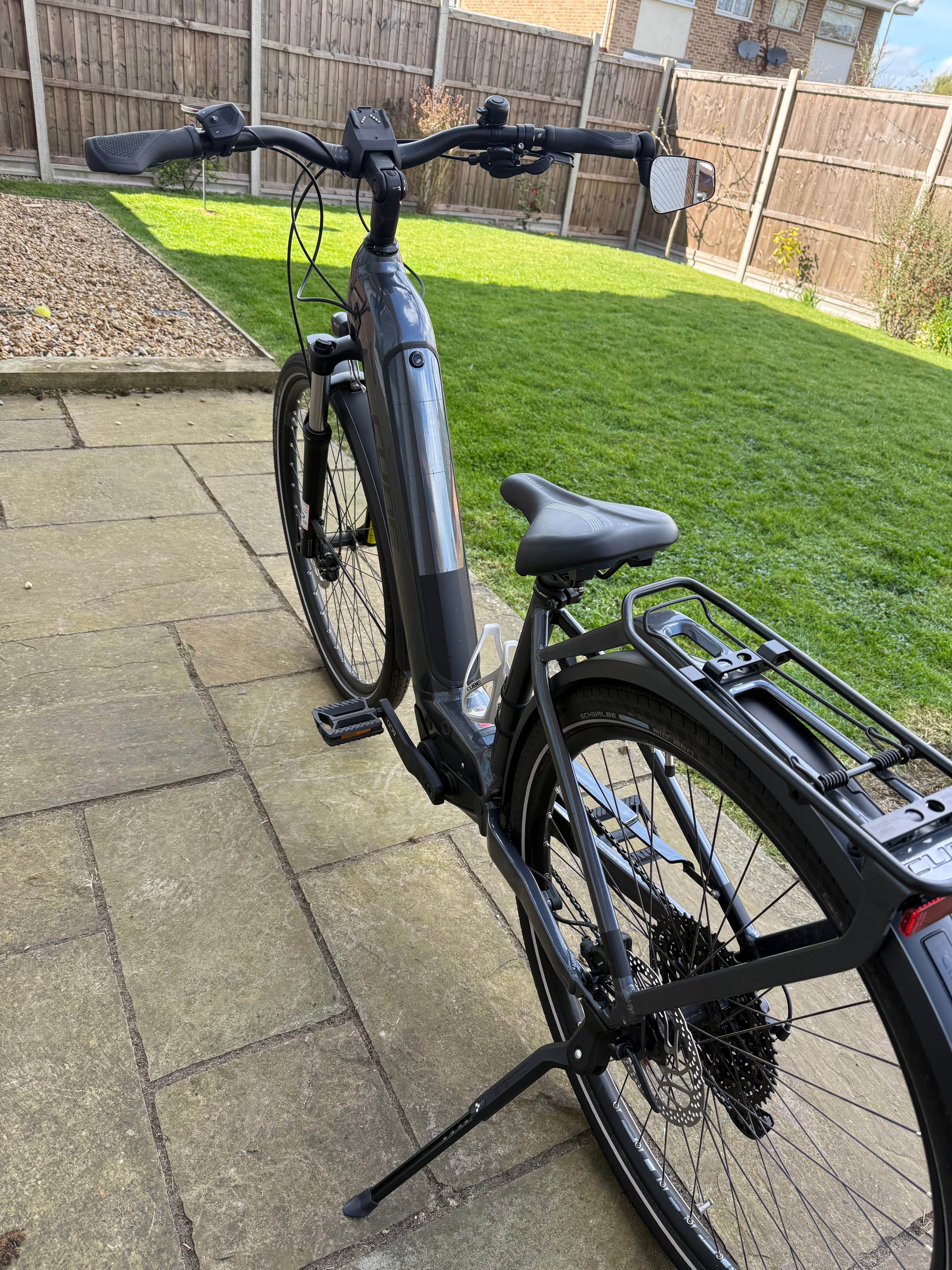 Cube Touring Hybrid Pro 625 (2022)
