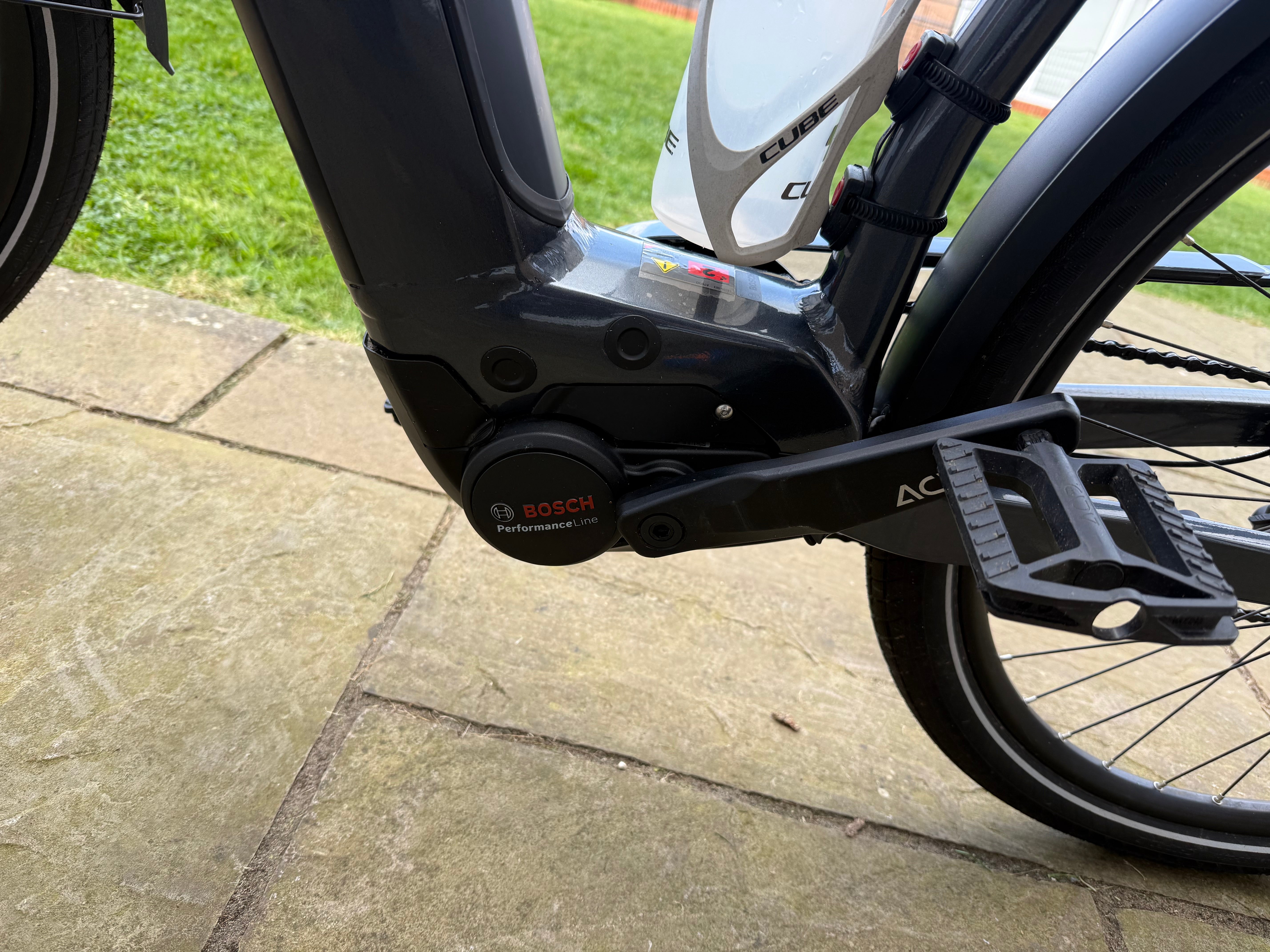 Cube Touring Hybrid Pro 625 (2022)